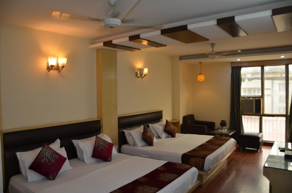 Hotel Milan Deluxe New Delhi Exterior photo