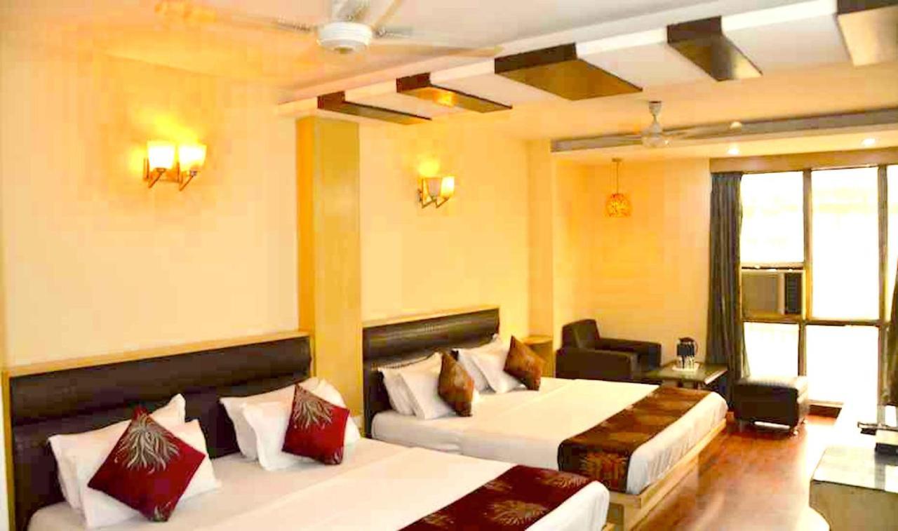 Hotel Milan Deluxe New Delhi Exterior photo